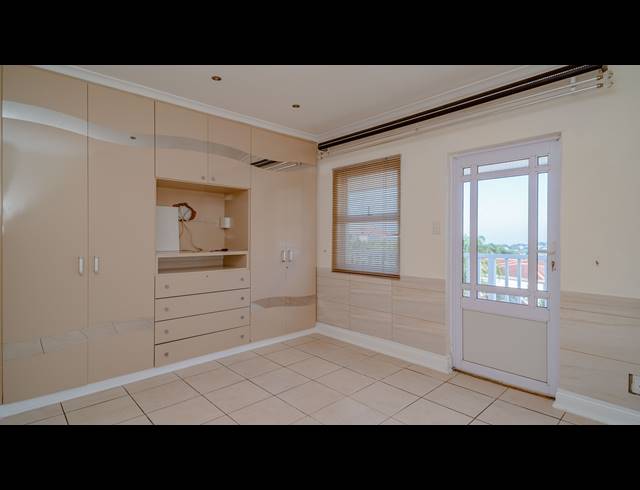 4 BEDROOM APARTMENT FOR SALE IN LA LUCIA